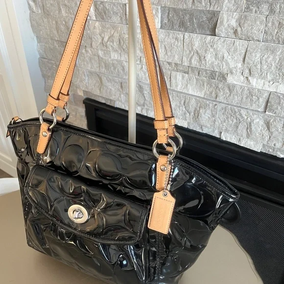 Vintage Coach Leah Patent Leather Tote - Picture 2 of 14